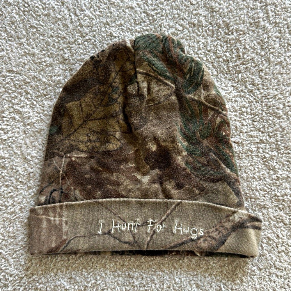 Cabela's Baby Infant Camo Beanie Hat "I Hunt for Hugs" Vintage 2009 Realtree